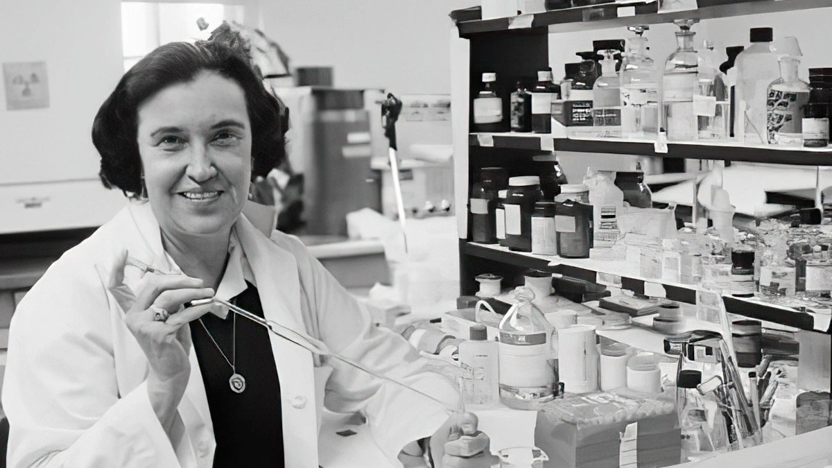 Dr. Rosalyn Yalow working in her lab at the VA. She would later be awarded the Nobel Prize, one of two VA doctors to ever receive it.