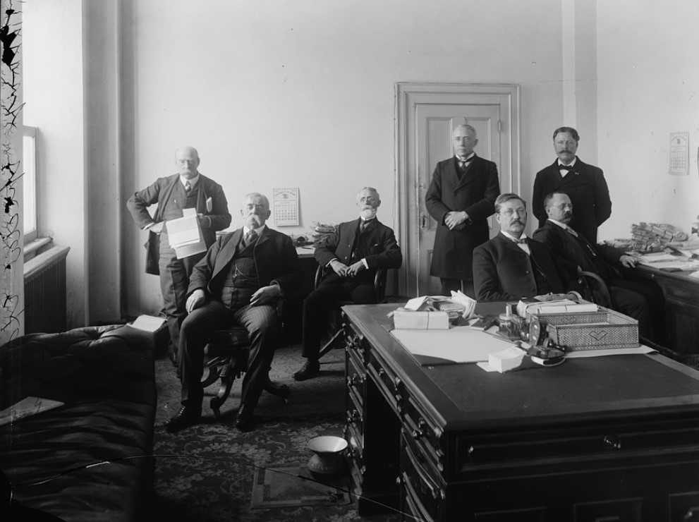 Agents in the Special Examinations Division of the Pension Bureau pose for a photo, 1904. As federal spending on Civil War pensions reached record levels in the 1890s, the bureau employed several hundred special examiners to investigate questionable claims and root out fraud. (Library of Congress)