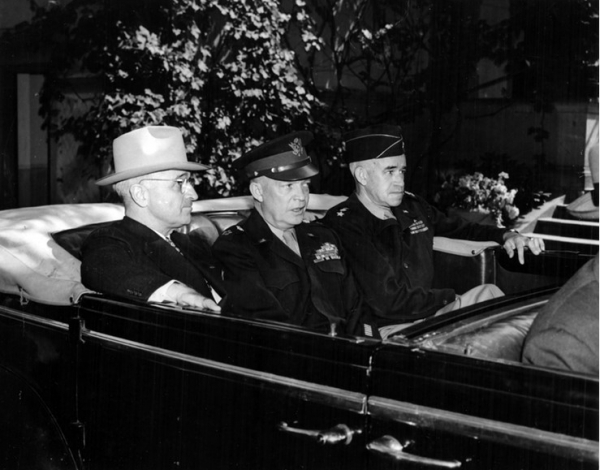 General Omar Bradley (right) next to General Dwight D. Eisenhower and President Harry S. Truman on their way to a ceremony in Berlin in July 1945. (Photograph by Frank Gatteri, US Army, Harry S. Truman Library and Museum, accession number 2000-3)