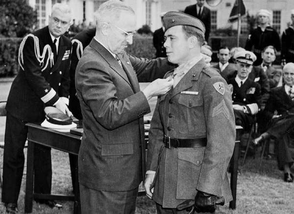 President Truman presenting the Medal of Honor to Marine Corporal Hershel Williams for his actions during the Battle of Iwo Jima. As a VA service representative, he assisted Veterans for 30 years. (woodywilliams.org)