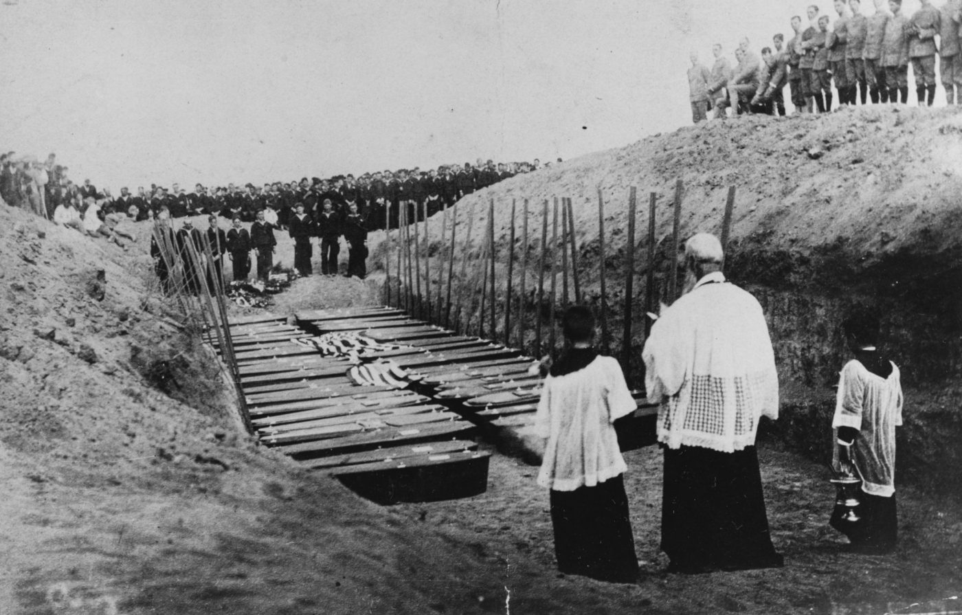 Catholic rites given over remains prior to burial at the Fort Rosecrans post cemetery. (NHHC)