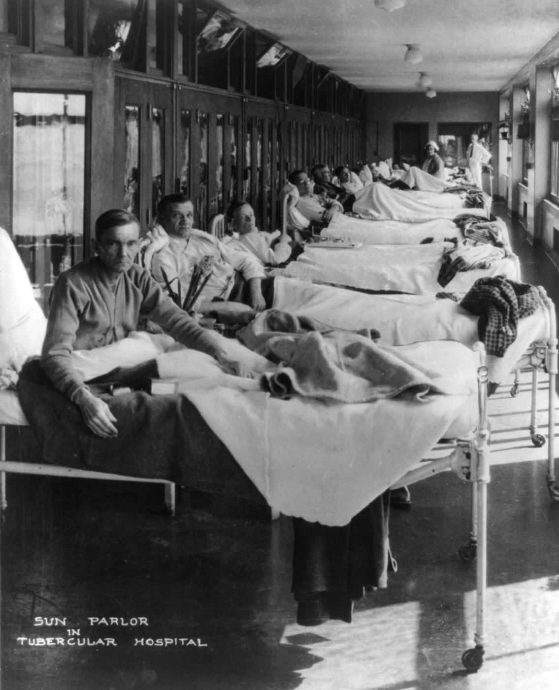 Veterans resting in the sun parlor set up for tuberculosis patients at the Dayton, Ohio, branch of the National Home for Disabled Volunteer Soldiers, c. 1919. Many thousands of service members contracted the highly communicable disease during and after World War I. (Library of Congress).