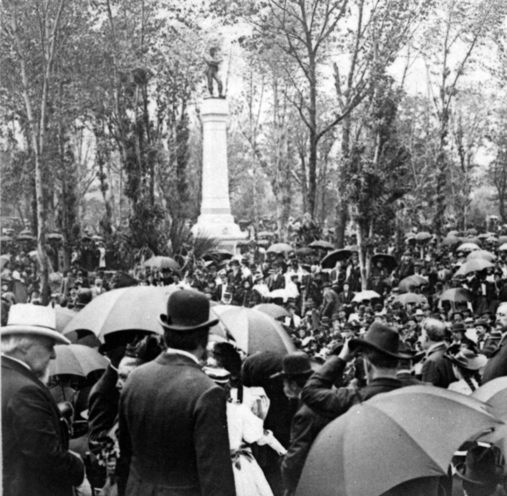Oak Woods Cemetery, Confederate Mound Monument dedication, 1895. (Library of Congress)