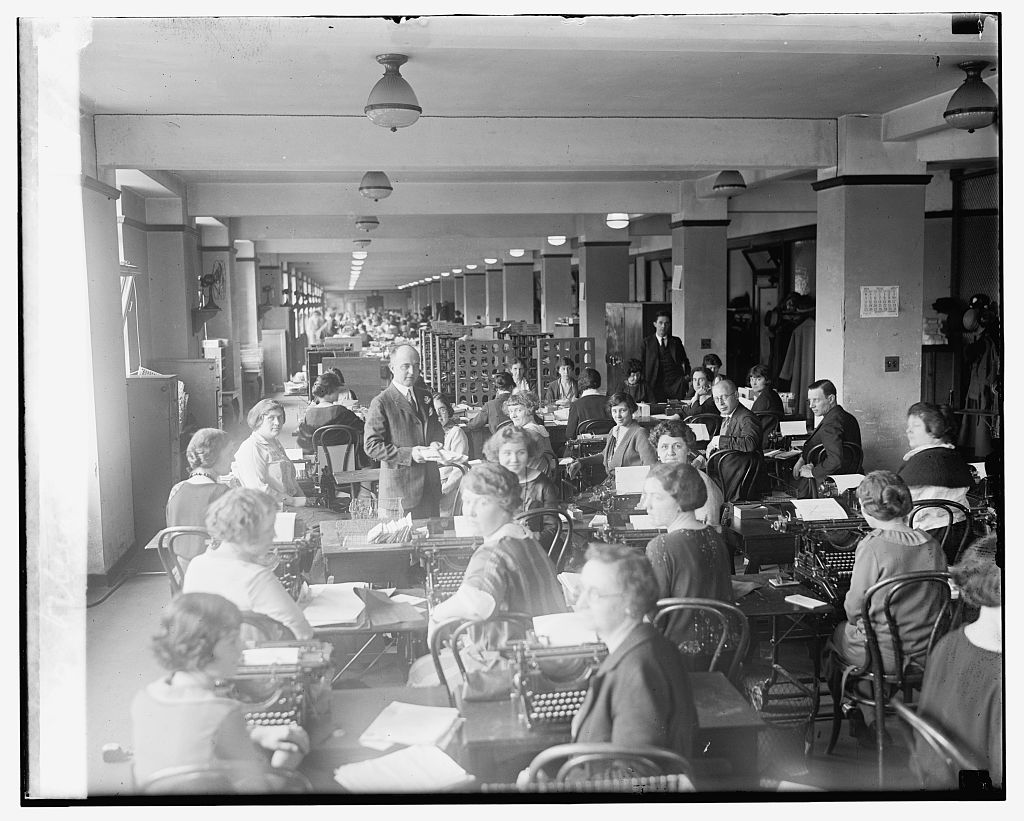 Typists in Veterans Bureau headquarters in Washington, DC, 1924. (Library of Congress)
